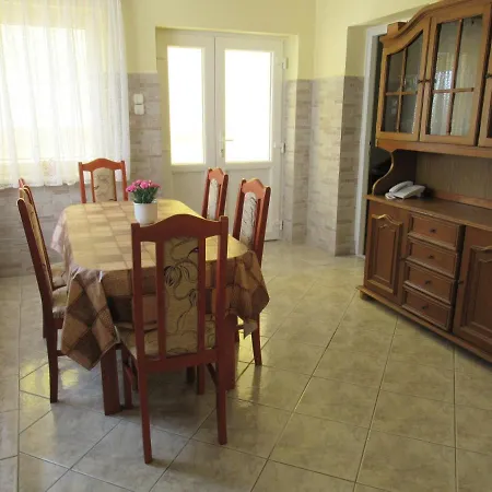 Gitta Apartman *